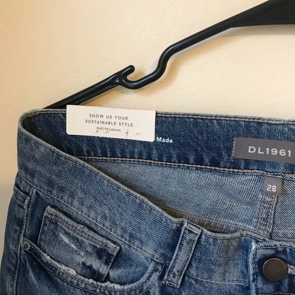 NWT DL1961 Riley Tapered Jeans, size 28 - Picture 11 of 16